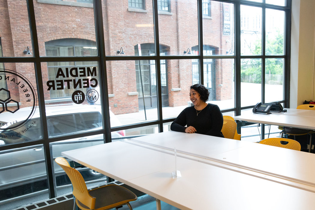 Stephanie Alvarado, the program director at the Freelancers Hub, talks about how the workspace provides freelancers with free equipment. Lynda M. Gonzalez/NYT Institute
